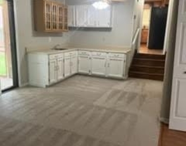2108 Deepwood Court - Photo Thumbnail 8