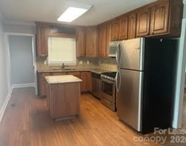 2108 Deepwood Court - Photo Thumbnail 5