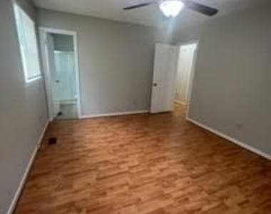 2108 Deepwood Court - Photo Thumbnail 4
