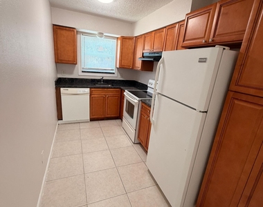 1618 W 26th Court - Photo Thumbnail 4