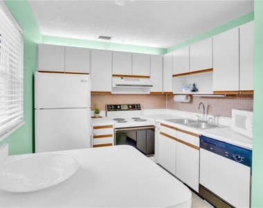 6 Vista Palm Lane - Photo Thumbnail 7