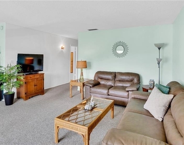 6 Vista Palm Lane - Photo Thumbnail 2
