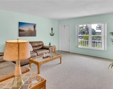 6 Vista Palm Lane - Photo Thumbnail 3