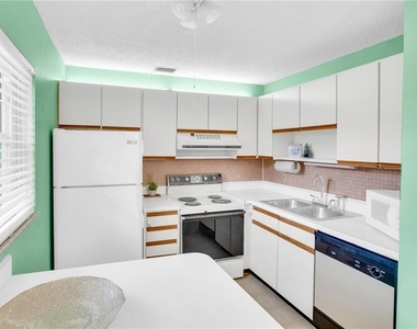 6 Vista Palm Lane - Photo Thumbnail 8