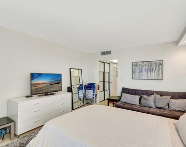 5550 N Ocean Drive - Photo Thumbnail 10