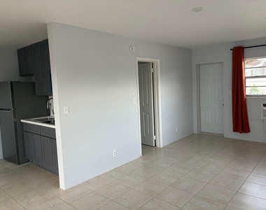 1017 Se 3rd Street - Photo Thumbnail 6