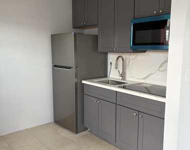 1017 Se 3rd Street - Photo Thumbnail 3