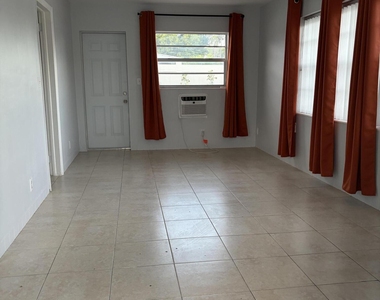 1017 Se 3rd Street - Photo Thumbnail 9