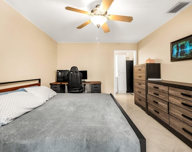 4772 Nw 22nd Street - Photo Thumbnail 15