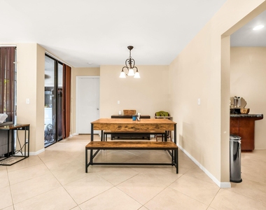 4772 Nw 22nd Street - Photo Thumbnail 5