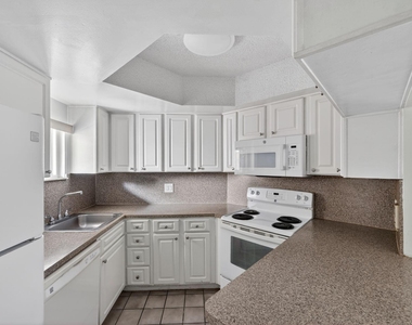 8373 Lake Drive - Photo Thumbnail 4