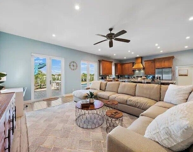 500 Sunrise Way - Photo Thumbnail 2