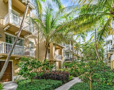 109 E Coda Circle - Photo Thumbnail 3