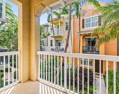 109 E Coda Circle - Photo Thumbnail 7