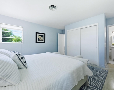 8455 Se Palm Street - Photo Thumbnail 21
