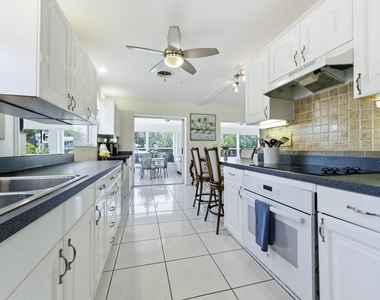 8455 Se Palm Street - Photo Thumbnail 15