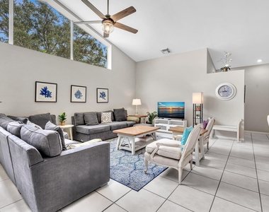 1904 Rosewood Way - Photo Thumbnail 6