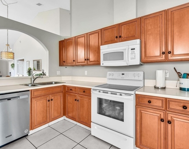 1904 Rosewood Way - Photo Thumbnail 11