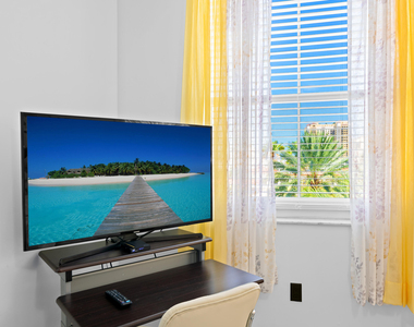 720 S Sapodilla Avenue - Photo Thumbnail 13