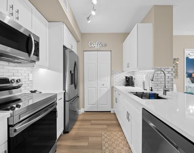 720 S Sapodilla Avenue - Photo Thumbnail 3