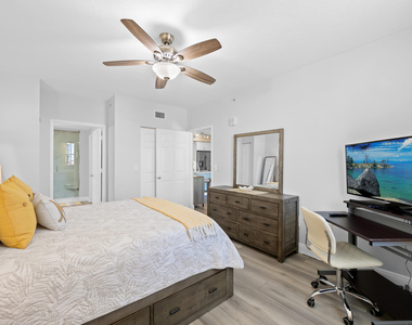 720 S Sapodilla Avenue - Photo Thumbnail 15