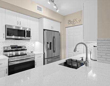 720 S Sapodilla Avenue - Photo Thumbnail 17