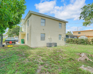 1225 W 10th Street - Photo Thumbnail 11