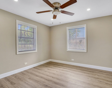 1225 W 10th Street - Photo Thumbnail 8