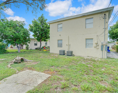 1225 W 10th Street - Photo Thumbnail 12