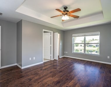 460 Rainbow Springs Terrace - Photo Thumbnail 14