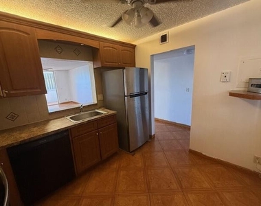 2830 Somerset Drive - Photo Thumbnail 6