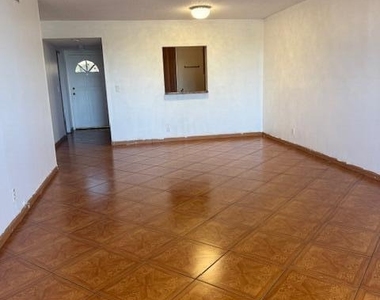 2830 Somerset Drive - Photo Thumbnail 4