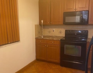 2830 Somerset Drive - Photo Thumbnail 5