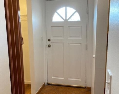 2830 Somerset Drive - Photo Thumbnail 2