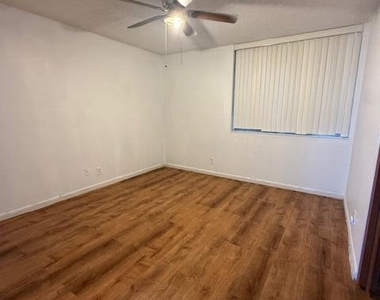 2830 Somerset Drive - Photo Thumbnail 12