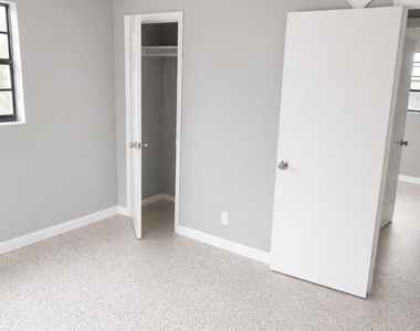 413 N Sapodilla Avenue - Photo Thumbnail 2