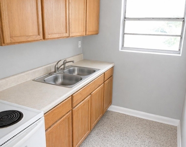 413 N Sapodilla Avenue - Photo Thumbnail 1