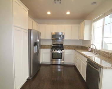 3139 Lisbon Lane - Photo Thumbnail 9