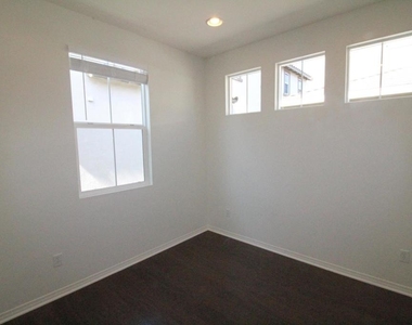 3139 Lisbon Lane - Photo Thumbnail 20