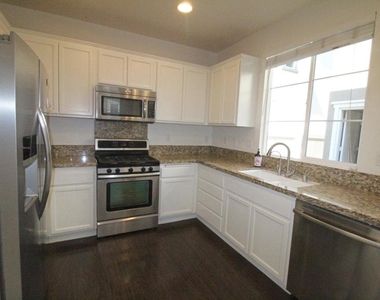3139 Lisbon Lane - Photo Thumbnail 11