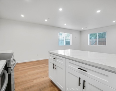 16120 Haynes Street - Photo Thumbnail 8