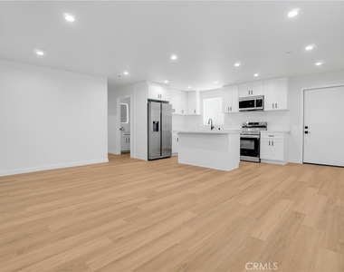 16120 Haynes Street - Photo Thumbnail 9