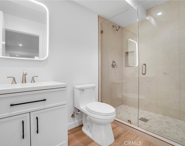 16120 Haynes Street - Photo Thumbnail 15