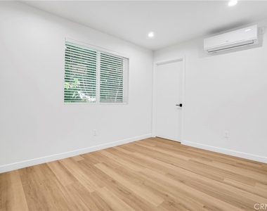 16120 Haynes Street - Photo Thumbnail 13