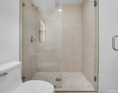 16120 Haynes Street - Photo Thumbnail 16