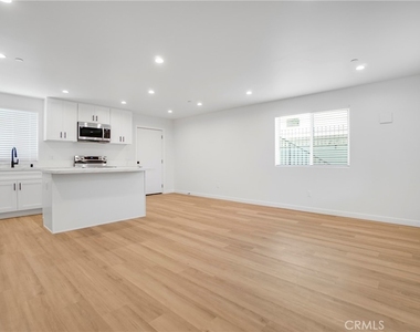 16120 Haynes Street - Photo Thumbnail 11