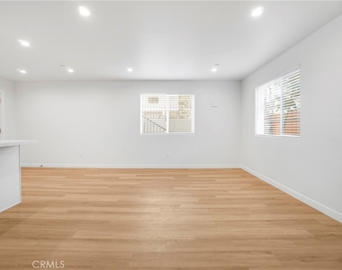 16120 Haynes Street - Photo Thumbnail 21