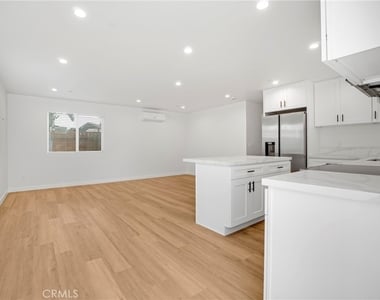 16118 Haynes Street - Photo Thumbnail 4