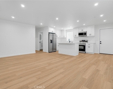 16118 Haynes Street - Photo Thumbnail 9