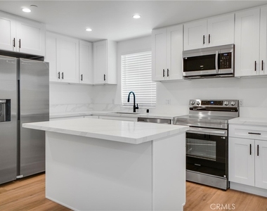 16118 Haynes Street - Photo Thumbnail 7